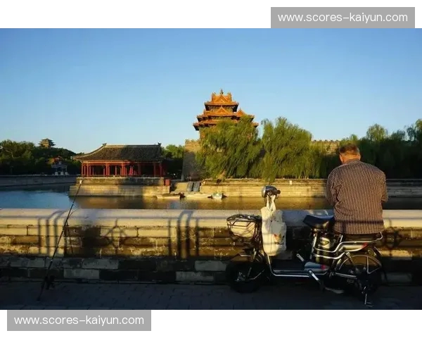 京vs：在皇城根儿的红墙下，与未来的赛博朋克撞个满怀